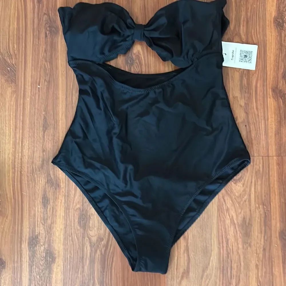 NWT Cupshe black strapless ruffle one piece swimsuit bathing suit size S